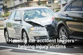 Auto insurance lawyer near me in Houston helping accident victim with claim
